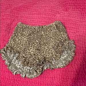 Leopard flowy shorts